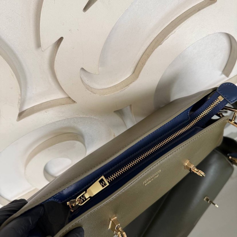 Salvatore Ferragamo Haki Deri El Çantası — görsel 6/16