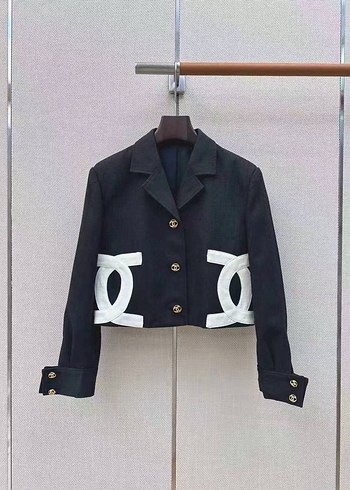 Chanel Sikligin Simgesi Siyah Capraz Logo Ceket