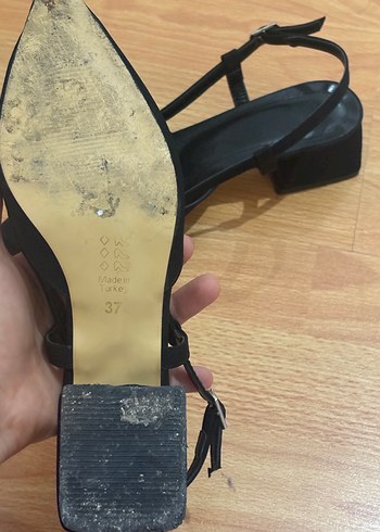 Zara Fiyonk Detaylı Topuklu Ayakkabı