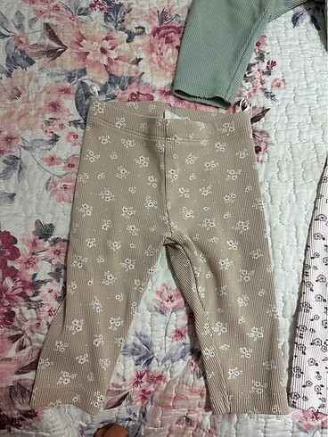 C&A Kız bebek tayt C&A marka 3-7ay rahatlıkla giydirilir
