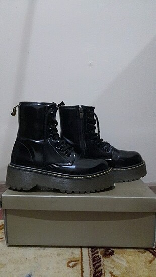 Dr. Martens bot