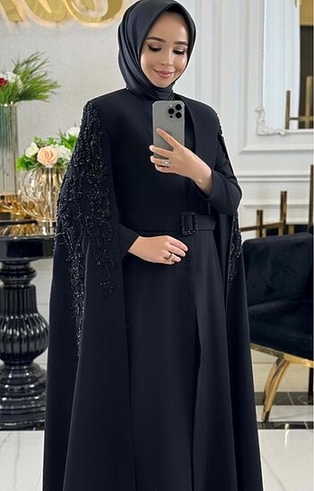 White corner abaya