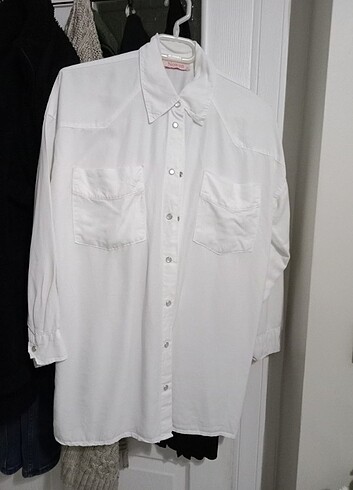 Beyaz tensel gömlek 