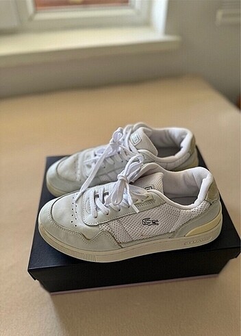 Lacoste beyaz tenis ayakkabisi
