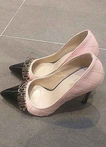 38 Beden Moschino stiletto
