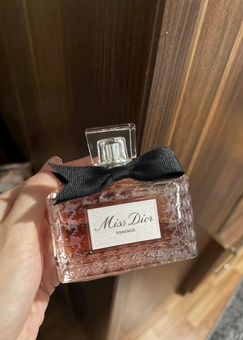 Miss Dior Essence Kadın Parfümü - Görsel 2