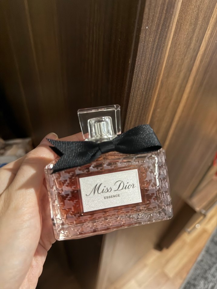 Miss Dior Essence Kadın Parfümü - Görsel 2