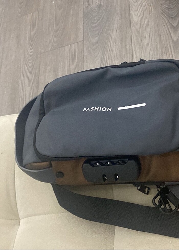 USB girişli kilitli çanta - Görsel 4