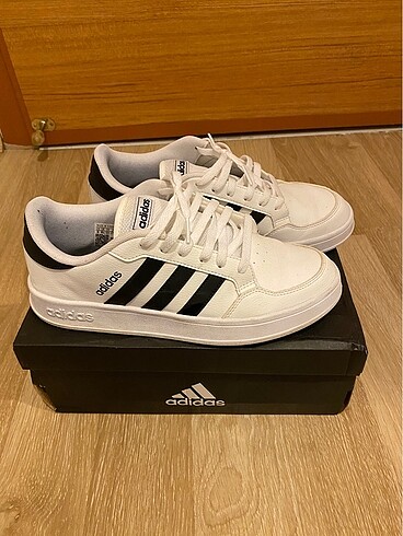 42.5 Beden Adidas erkek spor ayakkabı