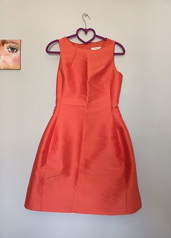 Turuncu, Roman marka çan şeklinde elbise
