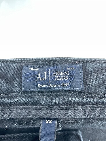 28 Beden çeşitli Renk Armani Jeans Jean / Kot %70 İndirimli.