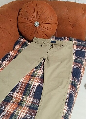 Us erkek pantalon birkackez giyildi.
