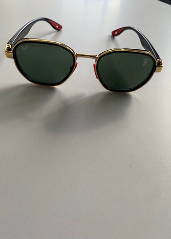 Ray-Ban Ferrari Güneş Gözlüğü - Görsel 3