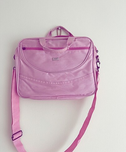 Pembe laptop çantası