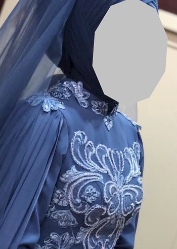 Nakışlı Yüksek Yakalı Uzun Mavi Abiye Elbise