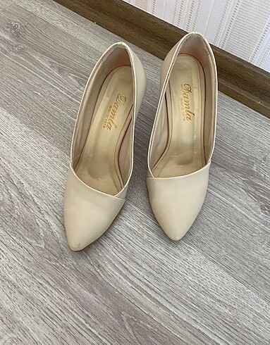 37 Beden ten rengi Renk Stiletto