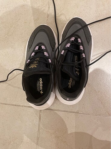 Adidas ozelia