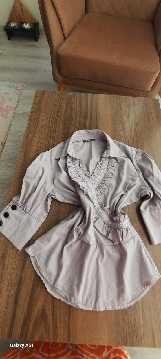 gri Nakışlı V Yaka Bluz - Görsel 2