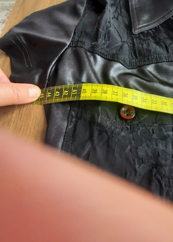 Düğmeli Siyah Deri gorunumlu Kadın Gömlek - Görsel 5