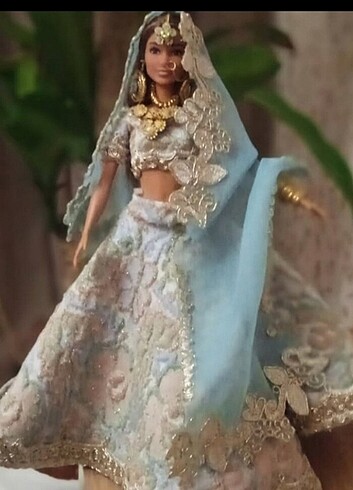 Hintli Barbie Bebek