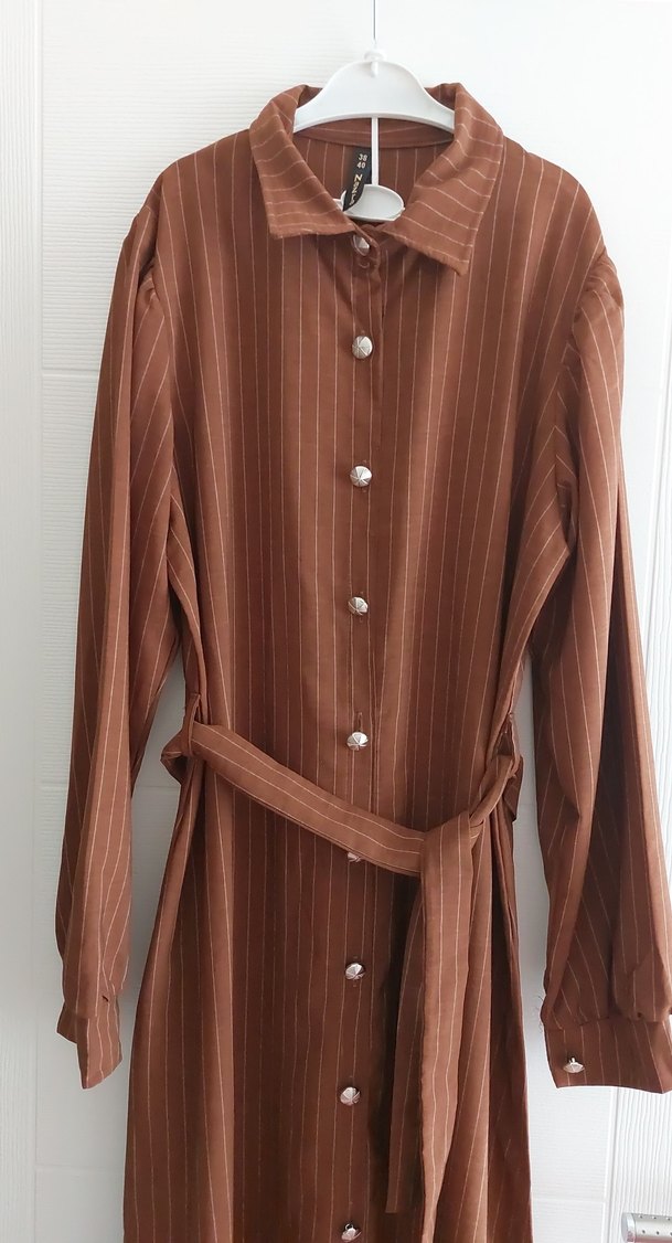 Düğmeli Uzun Kahverengi Kadın Elbise - Görsel 5