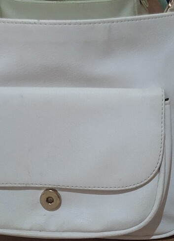  Beden Beyaz askılı çanta 