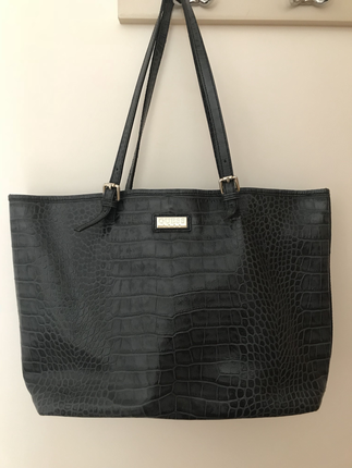 Guess Guess canta