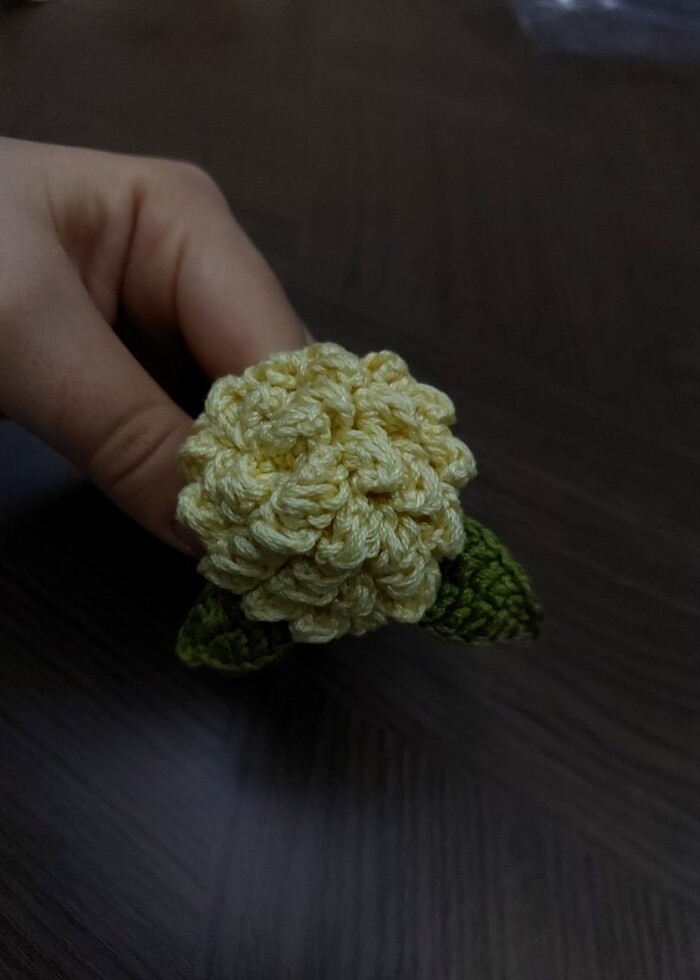 El emeği örgü gül toka - Görsel 3