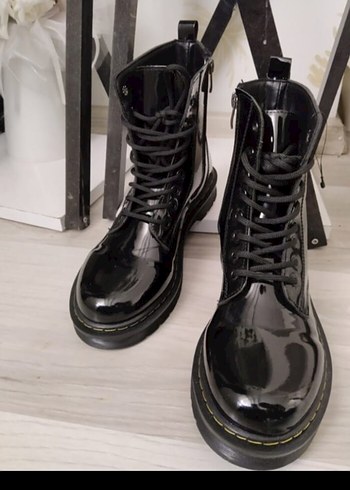 Derimod Parlak Siyah Rugan Stilletto Topuklu Gotik Kadın Bot