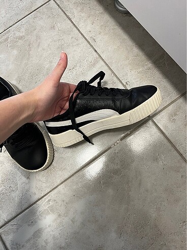 36 Beden siyah Renk Puma ayakkabı