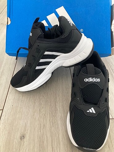 Adidas unisex spor ayakkabı