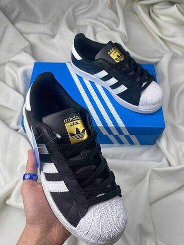 Adidas superstar spor ayakkabı