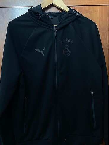 l Beden siyah Renk Galatasaray Puma 5 Yıldızlı Ceket