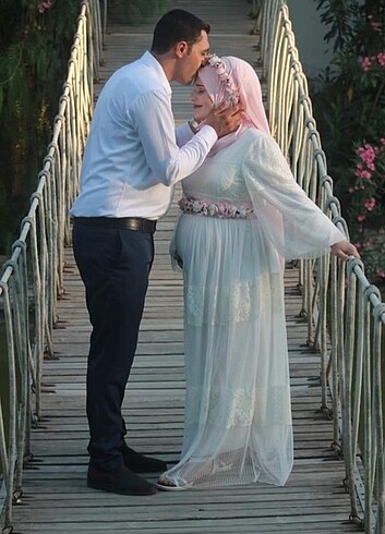 Beyaz güpürlu elbıse
