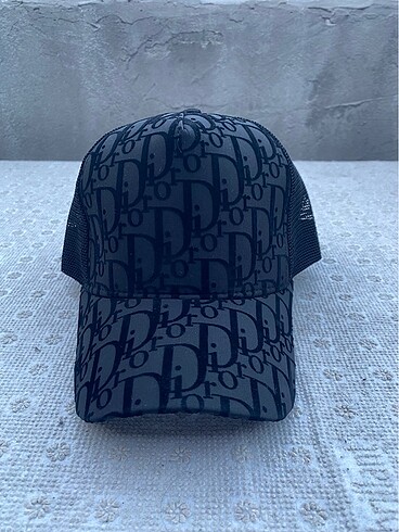 Dior şapka