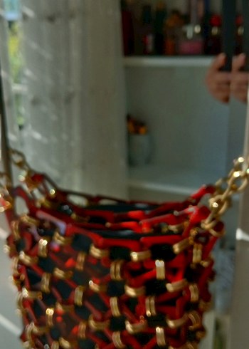 Kırmızı İşlemeli Zincir Detaylı Örgü Çanta - Görsel 11