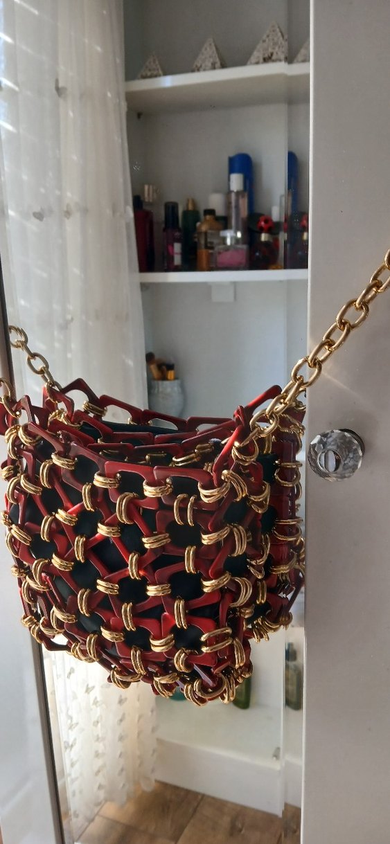 Kırmızı İşlemeli Zincir Detaylı Örgü Çanta - Görsel 2