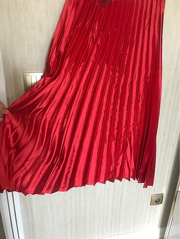 l Beden kırmızı Renk Pliseli etek