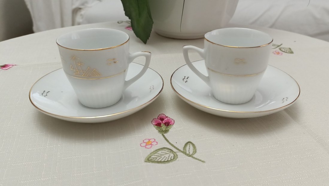 Beyaz İnce Kenarlı Porselen Fincanlar - Görsel 2