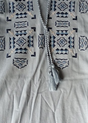 Nakışlı V Yaka Mavi Tunik - Görsel 4