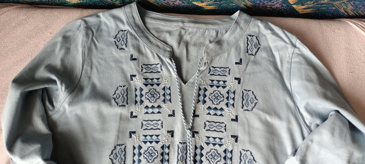 Nakışlı V Yaka Mavi Tunik - Görsel 3