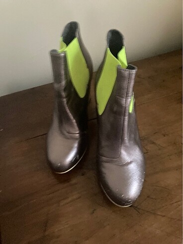 United Nude United nude marka tasarim bot