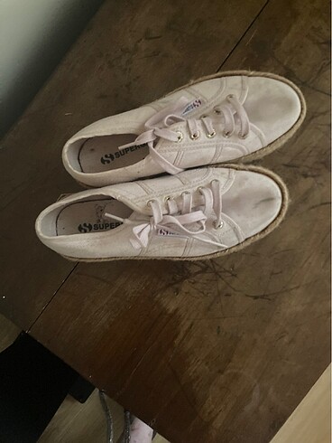 Pembe superga hasir topuk