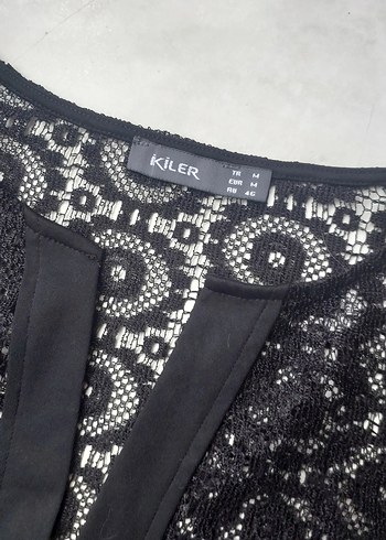 Dantel Detaylı Siyah V Yaka Kolsuz Bluz - Görsel 3