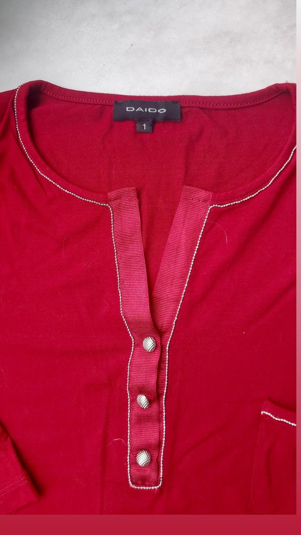 Düğmeli Kırmızı V Yaka Keten Bluz - Görsel 2