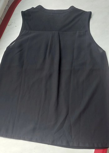 Siyah V Yakalı Düğmeli Kolsuz Bluz - Görsel 2