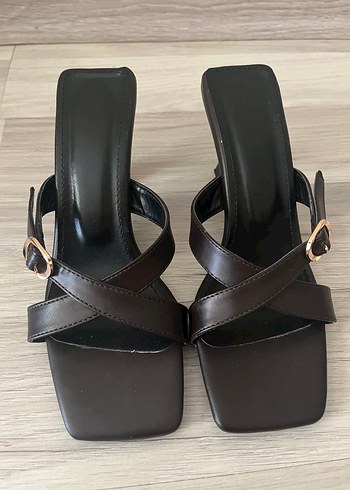 Kahverengi Deri Tokalı Stiletto Kadın terlik