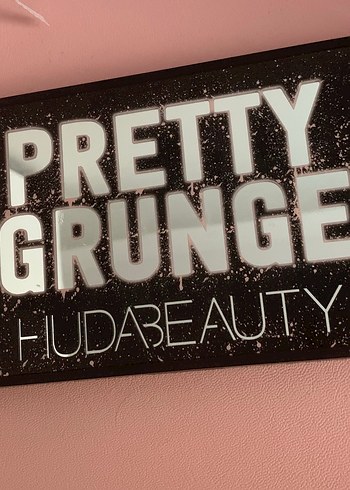 Beden Huda beauty pretty grunge