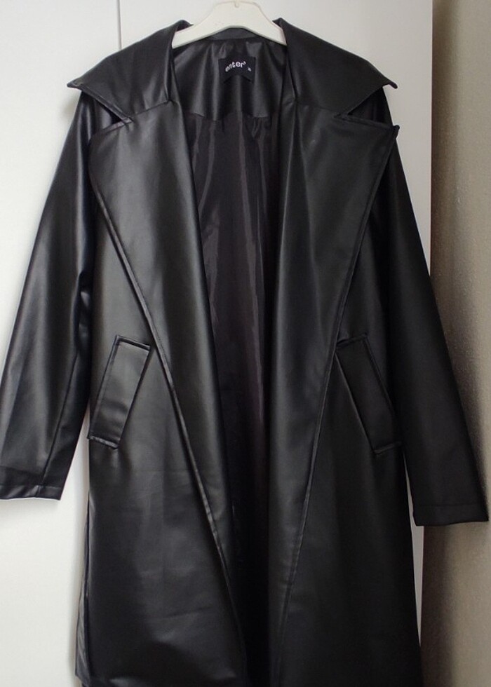 Uzun kuşaklı deri trençkot  - Görsel 4