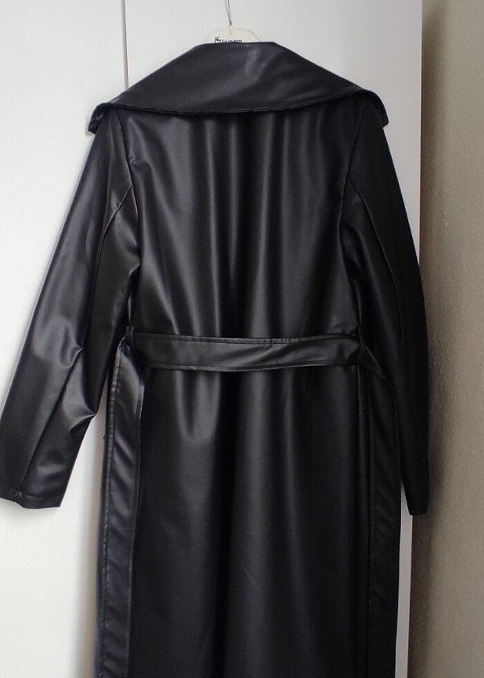 Uzun kuşaklı deri trençkot  - Görsel 5